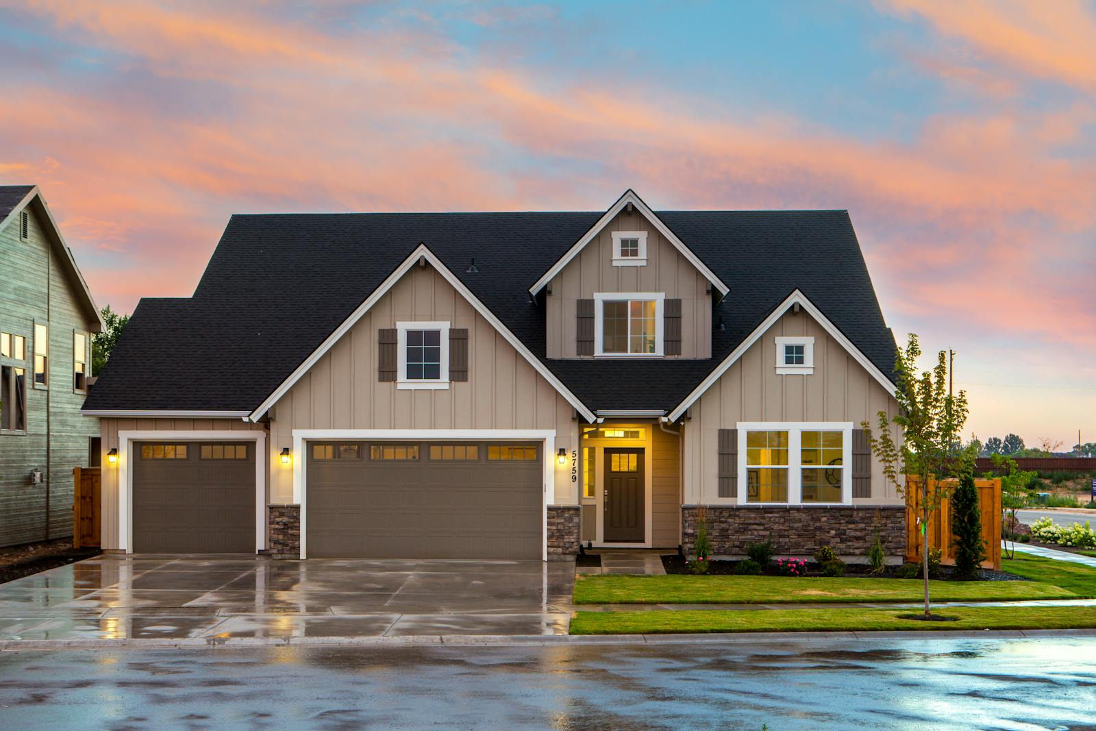 Brown and Gray Painted House in Front of Road, Home Insurance, Rental Property Insurance